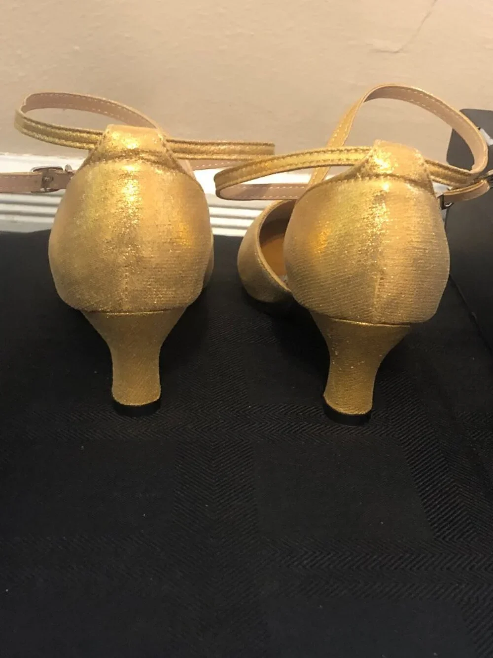 Dance and Sway Gold Shimmer Closed-Toe Dance Heels Sz 7-7.5